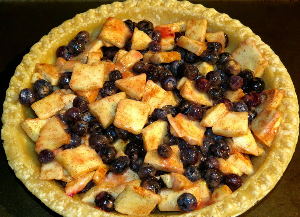 Sunny Anderson's Blueberry Apple Pie - Everyday Cooking Adventures